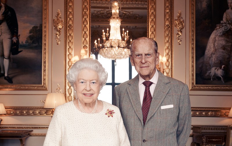 FOTO | O poveste ca-n basme. Regina Elisabeta a II-a și prințul Philip aniversează 70 de ani de căsnicie: “Cu adevărat îndrăgostită”