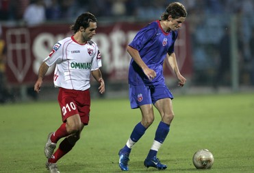 Florin Lovin (dreapta) într-un meci cu Dinamo | FOTO: Gazeta Sporturilor