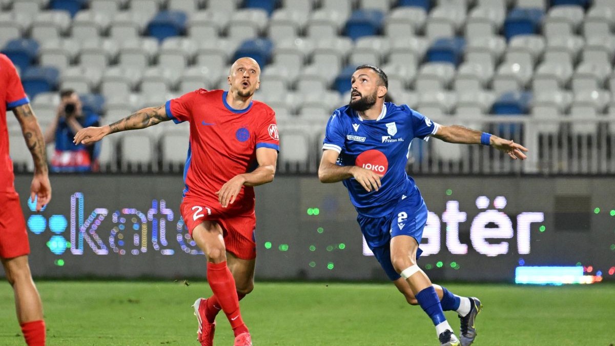 Vlad Iulian Chiricheș si Besnik Krasniqi in meciul de fotbal dintre FC Drita Gjilan si FCSB, din cadrul UEFA Europa League, desfasurat pe Stadionul Fadil Vokrri din Pristina, joi 14 august 2025. © FOTO:Razvan Pasarica/SPORT PICTURES