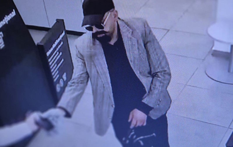 Tentativă de jaf armat la o bancă din Iași. Hoțul a intrat deghizat și i-a amenințat pe angajați