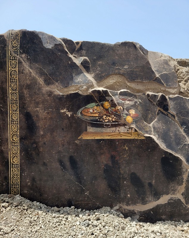 O frescă veche de 2.000 de ani, descoperită în orașul Pompei, pare să ilustreze o pizza antică
