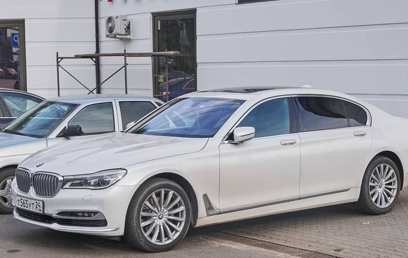 Un român a furat BMW-ul alb care i-a fost furat acum două luni și a fost arestat, în Germania