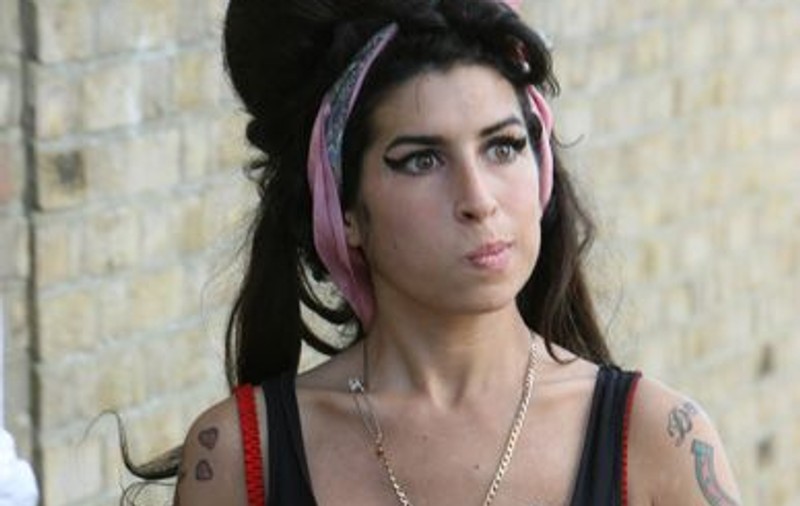 Amy Winehouse avea de gând să adopte o fetiţă în vârstă de 10 ani