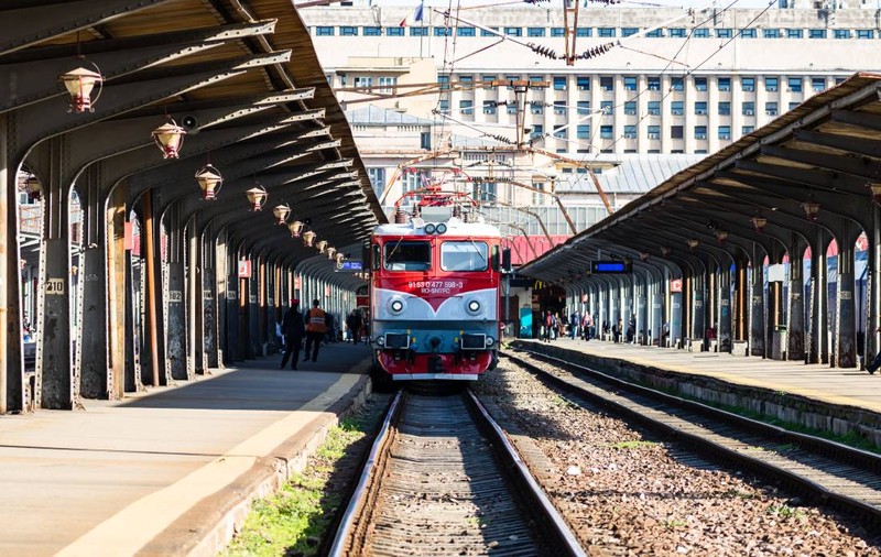 Duș rece pentru CFR Călători și Metrorex: două miliarde de lei urmează să se taie de la Ministerul Transporturilor