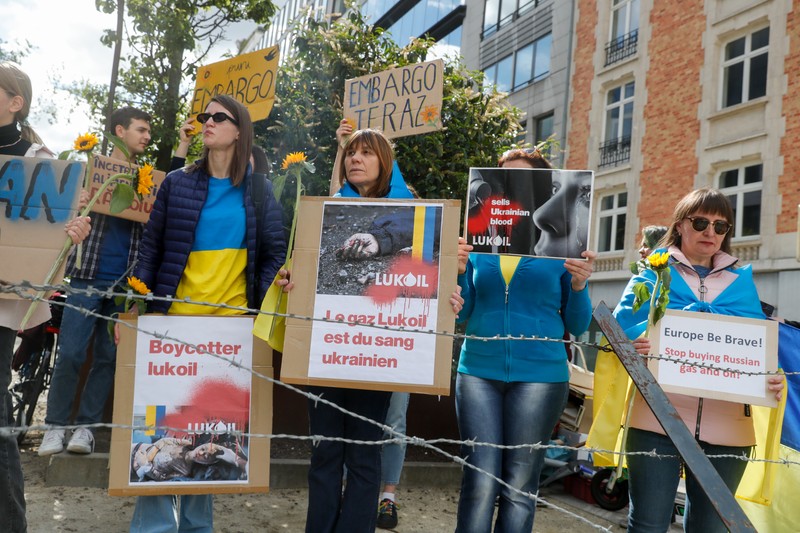 Protestatarii cer un embargo complet asupra energiei din Rusia. | Foto: EPA