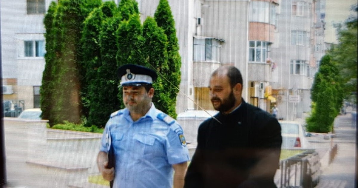 Preotul Ionuț Ursac din Deleni care ar fi apărut în filmulețele intime cu fostul episcop al Hușilor, audiat la Tribunalul Vaslui