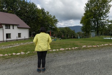 Simona, 16 ani, locuiește într-o casă de tip familial