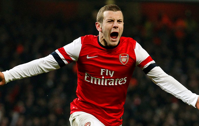 Petrecărețul Jack Wilshere, fotbalistul lui Arsenal, și-a angajat frizerul să-l țină din scurt!