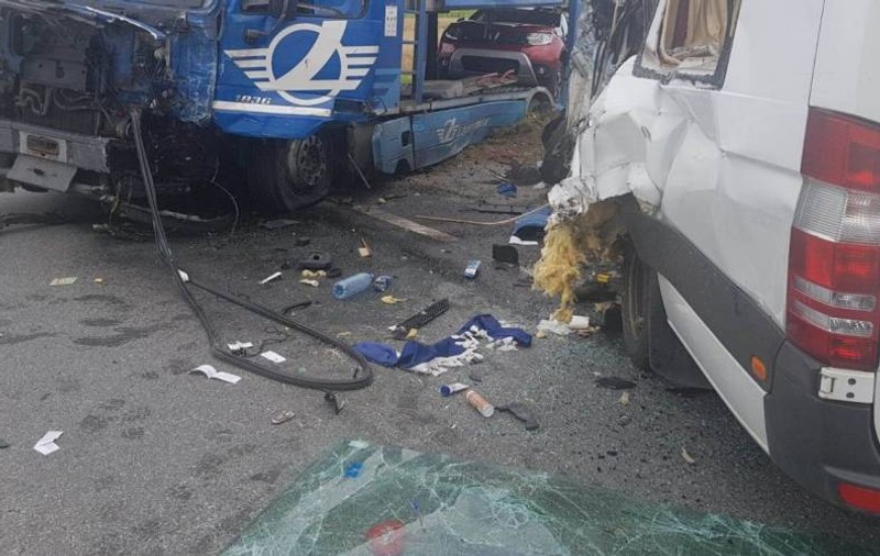 Cauza accidentului de la Priseaca, soldat cu un mort și 19 răniți. În carambol au fost implicate șase autovehicule