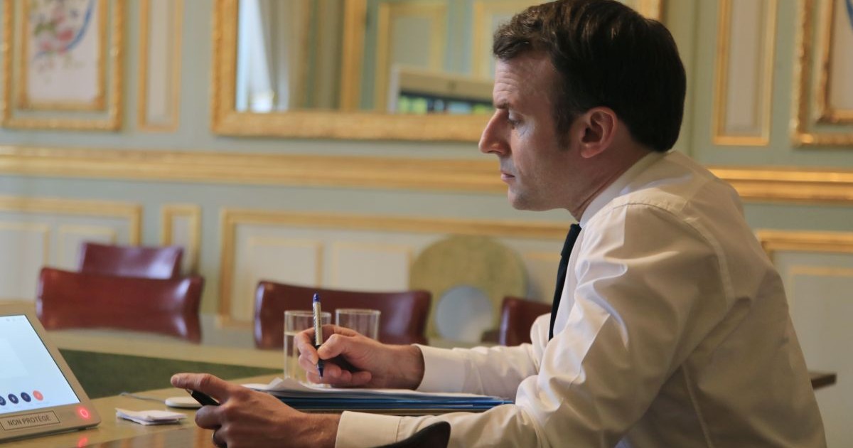 Emmanuel Macron a anunțat mai multe măsuri pentru combaterea epidemiei FOTO: EPA