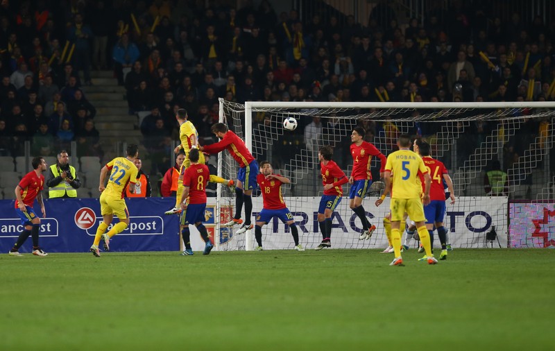 Amicalul cu Spania (0-0) a confirmat faptul că tricolorii au două fețe. ^România joacă modest cu cei slabi și binișor cu cei puternici