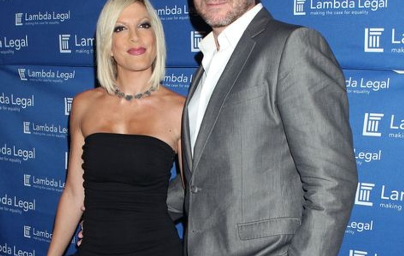 Tori Spelling şi soţul său îşi dau cu ojă reciproc