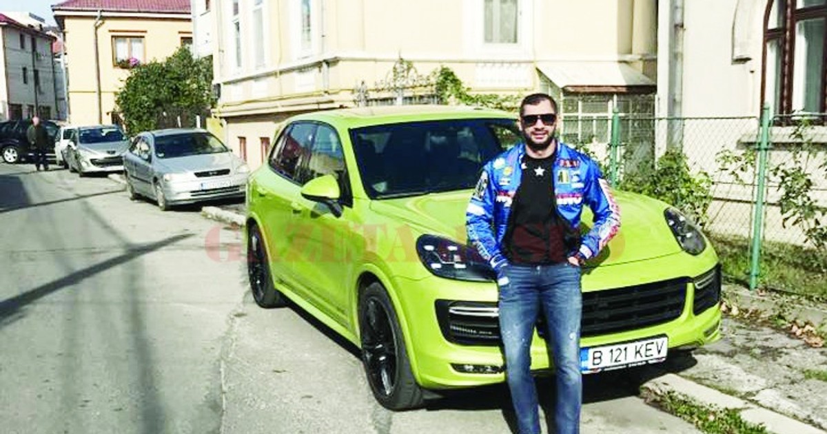 Tânărul din Craiova care ar fi lovit cu sabia în cap un Tânărul din Craiova care ar fi lovit cu sabia în cap un șofer a fost arestatșofer a fost arestat