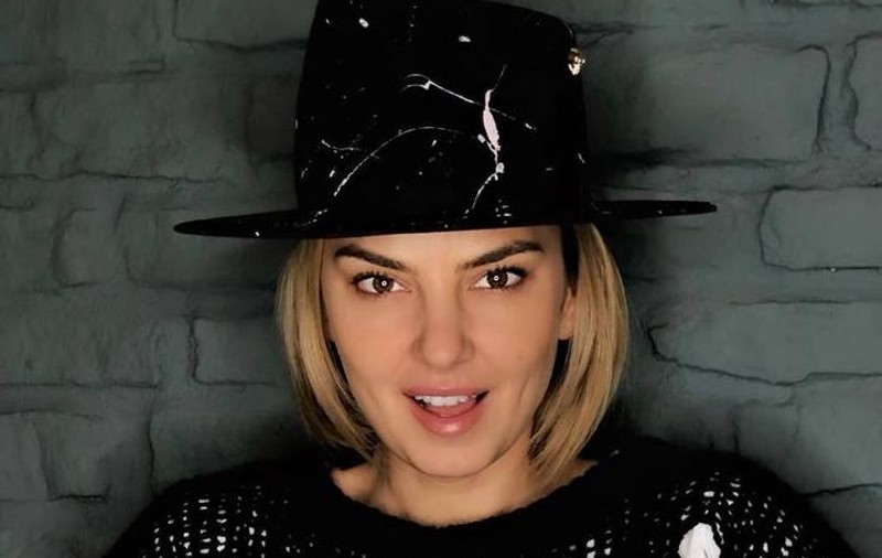 Roxana Ionescu se laudă cu inelul de logodnă. "Aș spune da din nou și din nou"