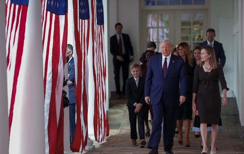 Cum a explodat virusul în Casa Albă a președintelui Trump: un eveniment cu potențial super-propagator, erori de judecată și jumătăți de adevăr