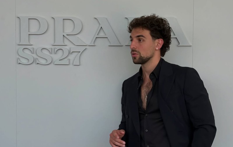Artistul Saint Levant, noul ambasador Prada, a stârnit controverse după ce a purtat un colier cu harta Palestinei