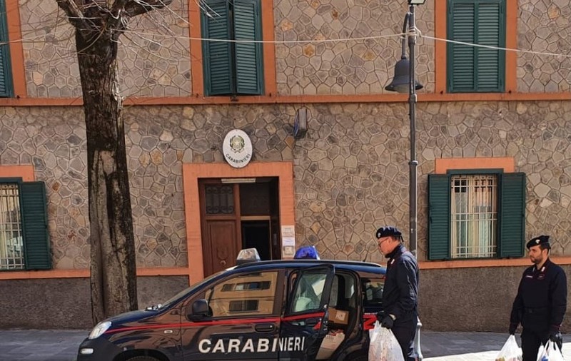 O fetiță de 12 ani a sunat la 112: ”Ne este foame, ajutați-ne”. Ce se întâmplase cu familia ei și cum au reacționat carabinierii