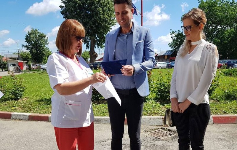 Doi tineri au donat aparatură medicală Spitalului din Găești, oraș în care s-au născut. Unul din ei e nepotul unui medic ORL-ist celebru din oraș