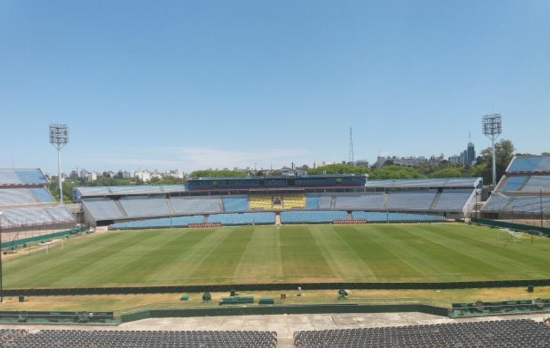Naționala Uruguayului duce la Campionatul Mondial de fotbal Rusia 2018 bucăți din gazonul stadionului Centenario. Libertatea a fost pe arena mitică din Montevideo