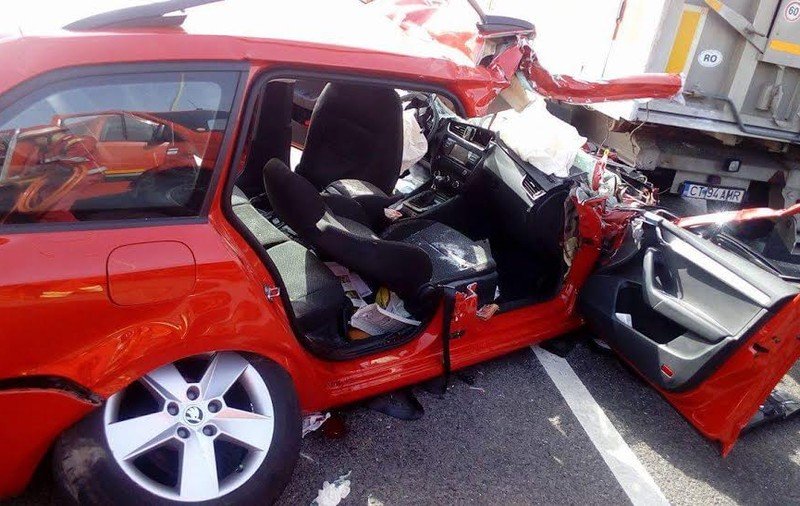 Accident la ieșirea de pe Autostrada A4. O mașină a intrat într-un tir / FOTO