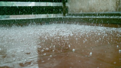 Ploi torențiale, grindină și vijelii în 30 de județe din România. Harta zonelor vizate de avertizarea meteo ANM cod galben