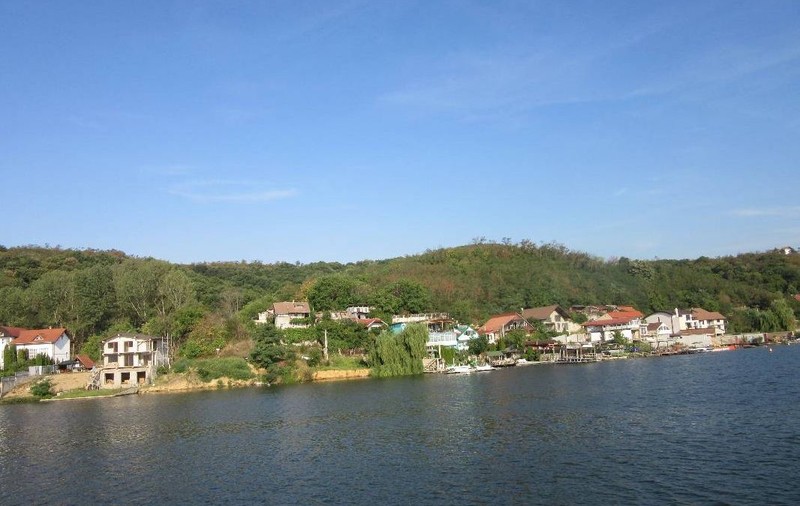 Casele de vacanță au distrus Clisura Dunării