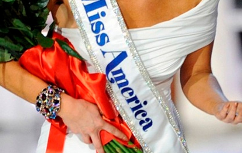 Ea este cea mai frumoasă din SUA! Uite cum arată femeia care a câștigat ”Miss America”! FOTO