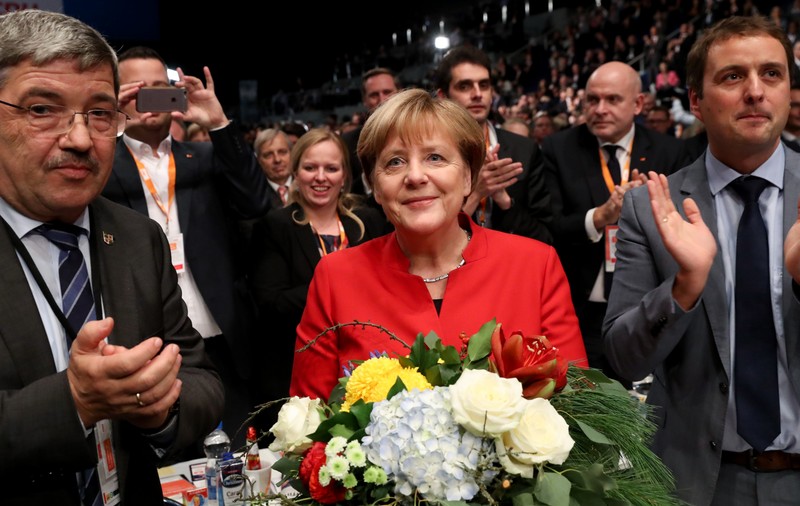 Angela Merkel, realeasă în fruntea Uniunii Creștin-Democrate. Avertizează că va expulza mai mulți migranți