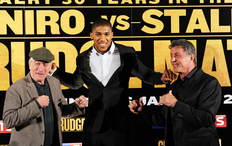 Britanicii încep să facă legea la grea! Văzuţi ca doi posibili viitori campioni mondiali, Anthony Joshua l-a făcut KO pe conaţionalul Dillian Whyte