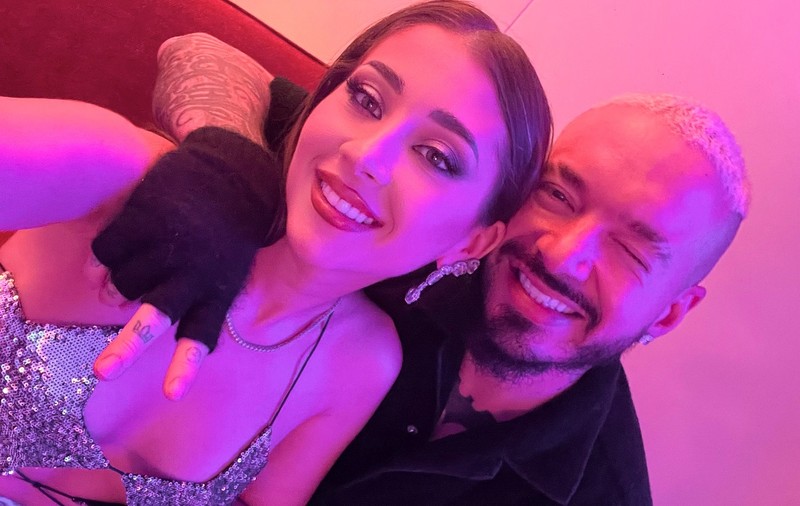 Nicole Cherry, distracție cu J Balvin în culise, la Neversea. Artistul a cântat în premieră o piesă pe care urmează să o lanseze