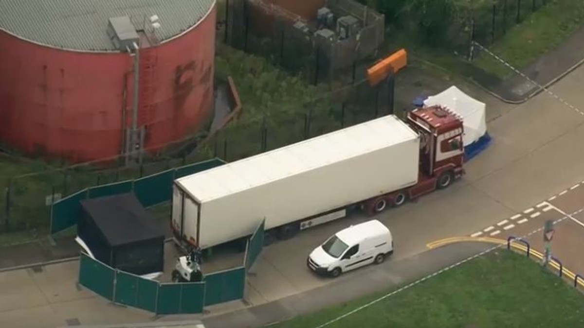 Descoperire macabră în Essex: 39 de cadavre au fost găsite în containerul unui camion (foto YouTube)