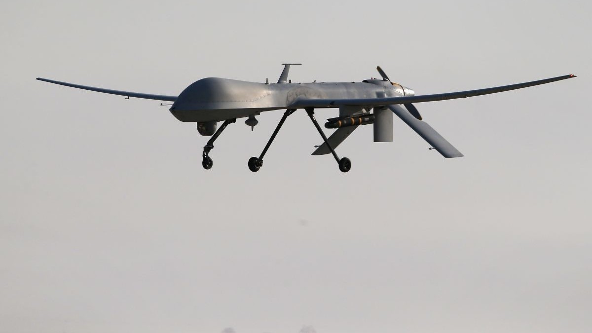 Locuitorii din Botoșani au primit sâmbătă după-amiază un mesaj RO-ALERT privind o posibilă incursiune de drone. Foto: Getty Images