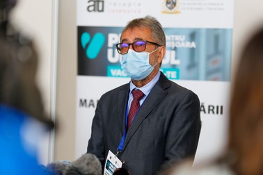 Prof dr. Dorel Sandesc, prorector al Universității de Medicină și Farmacie „Victor Babeș” din Timișoara, vicepreședintele Societății Române de ATI