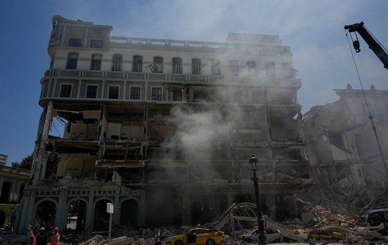 Cel mai cunoscut hotel din Havana, distrus de o explozie. Bilanțul victimelor: 22 de morți și 60 de răniți