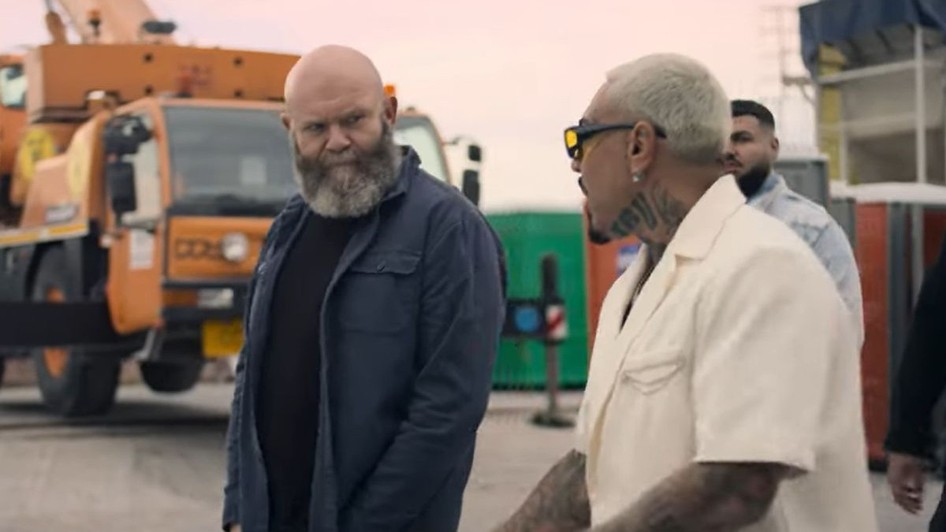 Darko Peric și Alex Velea în filmul „Vacanță all inclusive” | Foto: captură YouTube