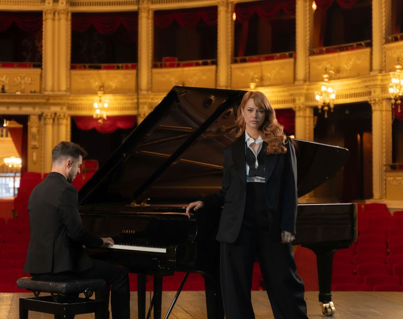 Mesajul transmis de Feli Donose prin intermediul melodiei „Mâinile”. Videoclipul a fost filmat la Opera Română din București