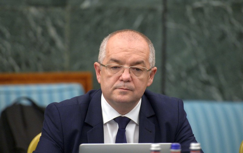 Deputatul USR Emanuel Ungureanu oferă 500 de euro cui găsește teza de doctorat a lui Emil Boc. Ce spune primarul Clujului