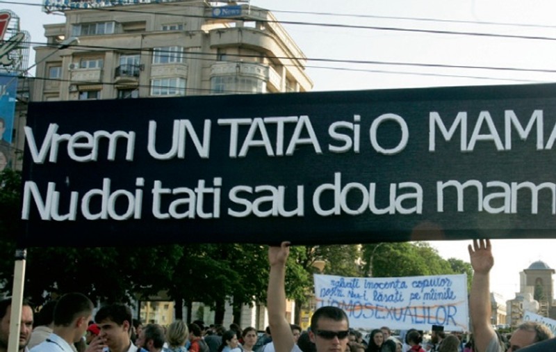 Sute de persoane au mărşăluit «pentru normalitate»