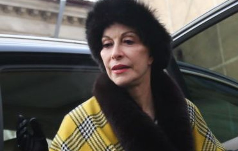 Prințesa e prințesă și la ananghie! Chemată să dea cu subsemnatul în dosarul retrocedărilor, Lia a beneficiat de tot protocolul