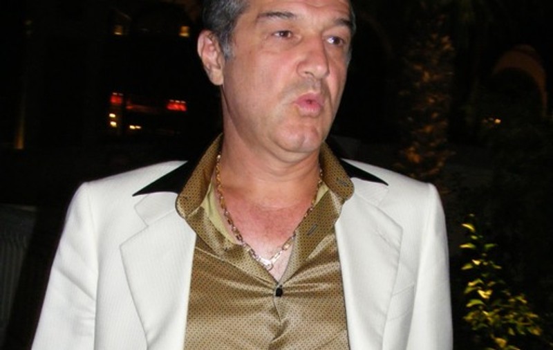 Becali va plăti până la 3 000 de euro pe fiecare costum din cele 5, pe care le va purta la nunta lui Borcea