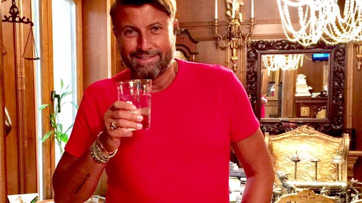 Cătălin Botezatu, criticat pentru ținuta sa. Designerul și-a găsit "nașul"