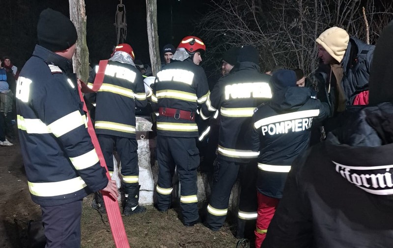 Un bărbat a căzut într-o fântână în Dolj în timp ce o păzea, un obicei tradițional de Bobotează în Oltenia