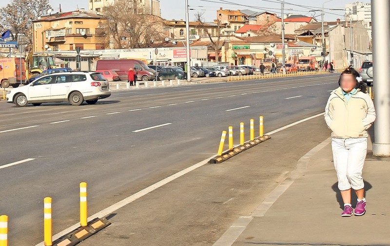 EXCLUSIV | Prostituatele de pe artera Buzeşti-Berzei-Uranus şi-au mărit TARIFELE! Explicaţia lor este de-a dreptul INCREDIBILĂ