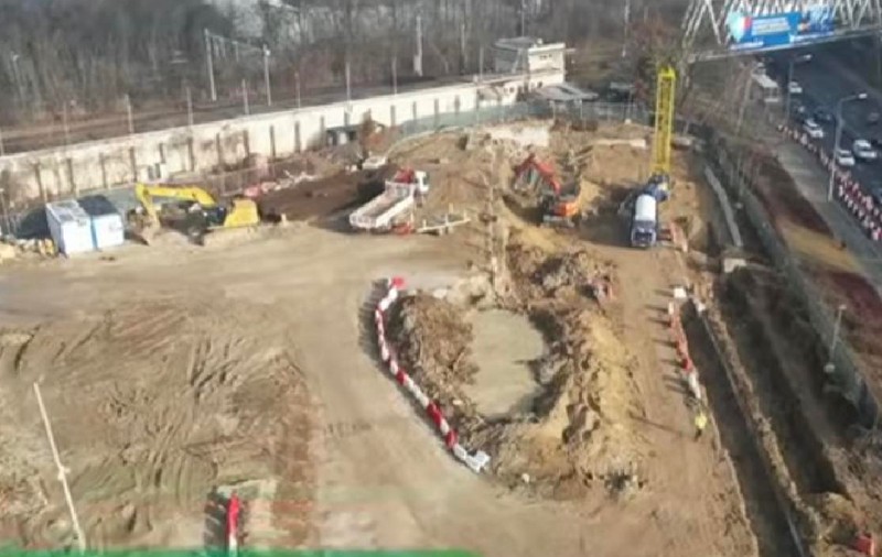 Șoseaua s-a surpat în zona Fântâna Mioriţa din Bucureşti, din cauza lucrărilor la metrou