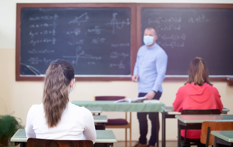 50 de lei sau 5 kg de pește, mita unui profesor din Mureș pentru o notă de trecere