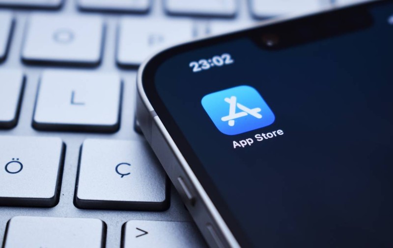 Apple activează funcţiile AI în mod implicit în cea mai recentă actualizare a sa de software pentru iPhone, iPad şi Mac
