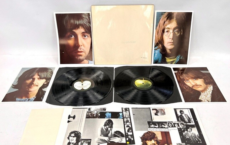 Un album rar semnat The Beatles, donat unei organizații britanice de caritate. Cu cât a fost vândut