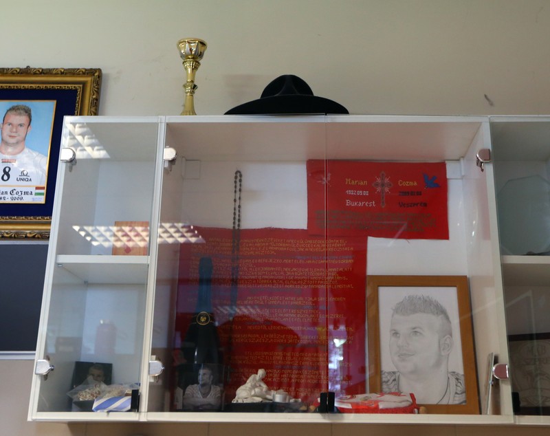 EXCLUSIV! Veszprem nu l-a uitat pe Marian Cozma! Colegii i-au făcut altar în vestiar, iar galeria îi strigă numele la fiecare meci!