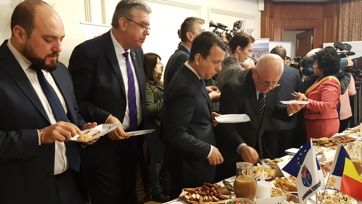 Primarul comunei Cumpăna a adus produsele dobrogene în Parlament