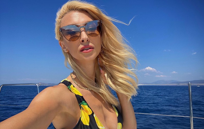 Andreea Bălan și Tiberiu Argint, prima poză oficială în calitate de cuplu. Artista a împlinit 37 de ani